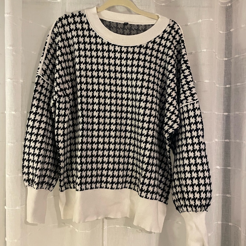 Black and White Crew Neck Houndstooth Sweater